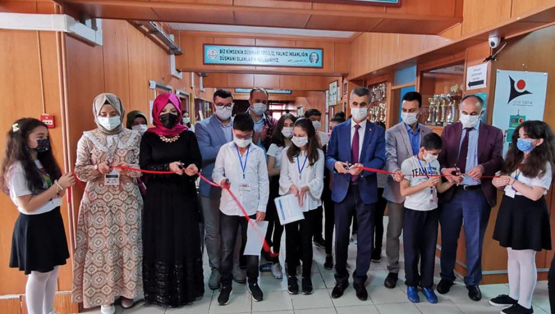 Emir Sultan Ortaokulu TÜBİTAK 4006 Bilim Fuarı Açılışı