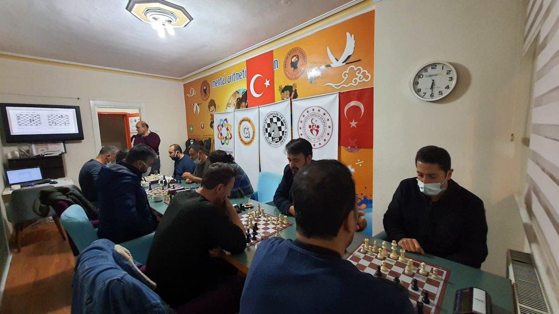 Öğretmeniyle Güzel İstanbul Projesi Kapsamında İlçe Satranç Turnuvamız Gerçekleştirilmiştir.