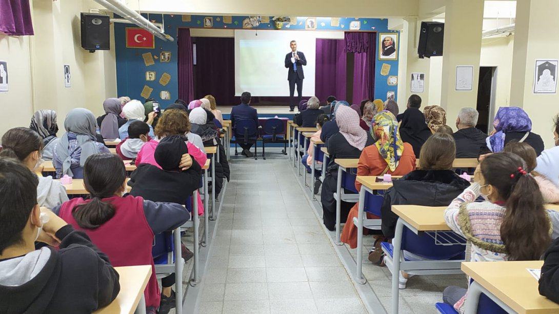 Mehmet Akif Ersoy Ortaokulumuz Tarafından Düzenlenen Mevlid-i Nebi Programı